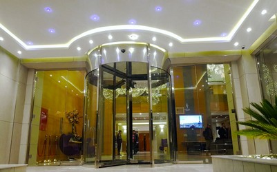 ferdi_lily_hotel_y06.jpg